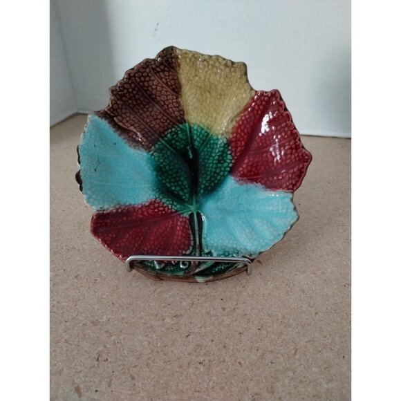 Antique Majolica Leaf-Shaped Decorative Dish With Multicolor Glaze - Picture 1 of 3